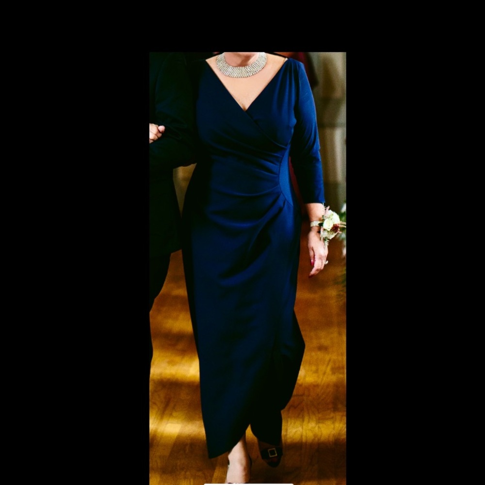 Beautiful navy blue gown. Size 14